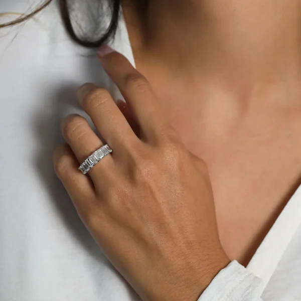 Colorless Emerald Half Diamond – Image 4
