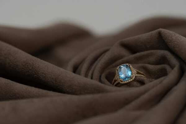 Aquamarine East West Ring in 14k White Gold (9x7mm)